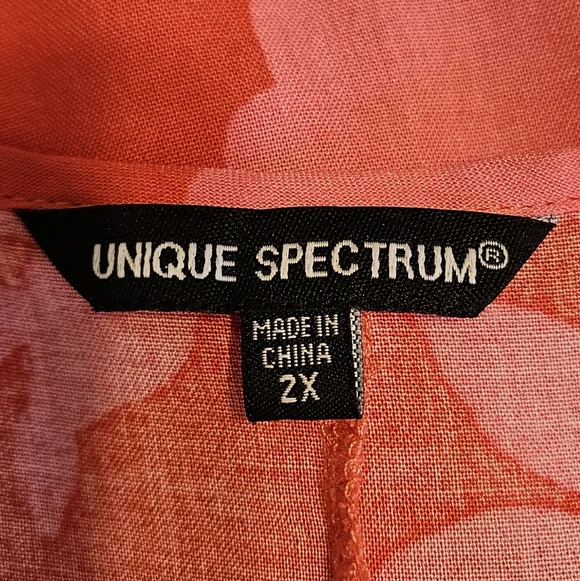 Unique Spectrum Coral Pink Floral V-Neck Top - Picture 4 of 5